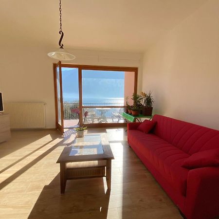 Big Apartment With Lake View And Two Bedrooms Sala Comacina Bagian luar foto