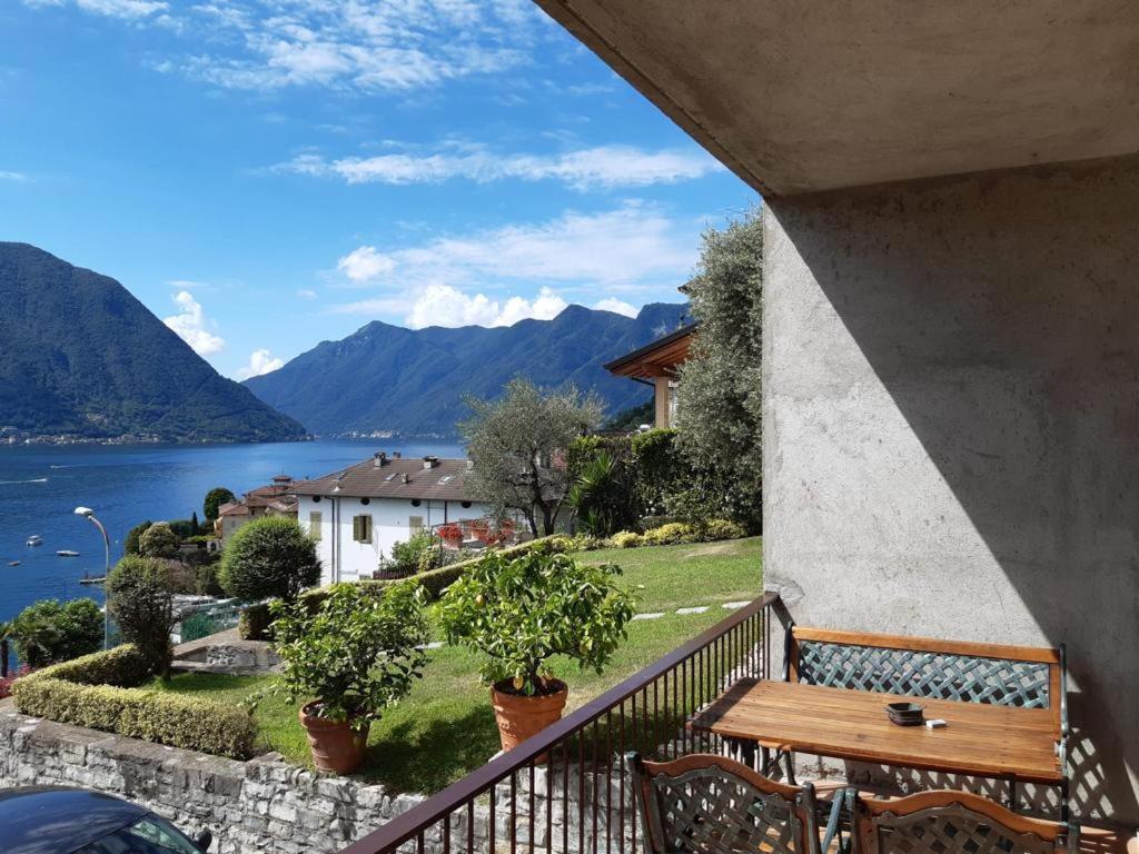 Big Apartment With Lake View And Two Bedrooms Sala Comacina Bagian luar foto