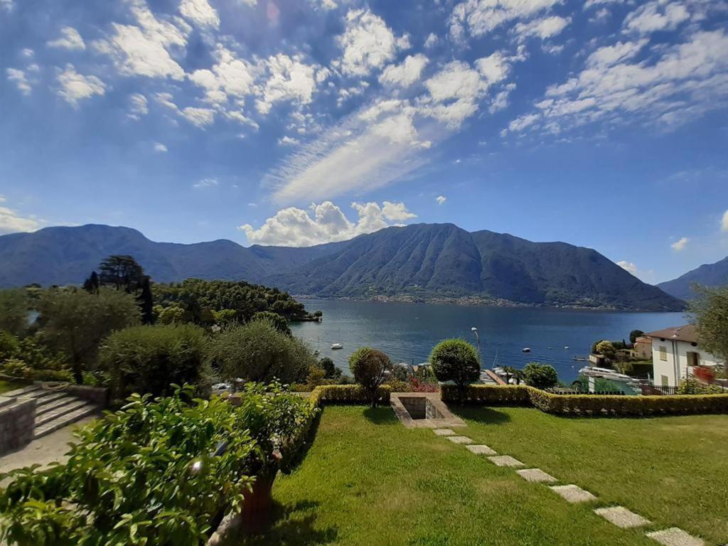 Big Apartment With Lake View And Two Bedrooms Sala Comacina Bagian luar foto