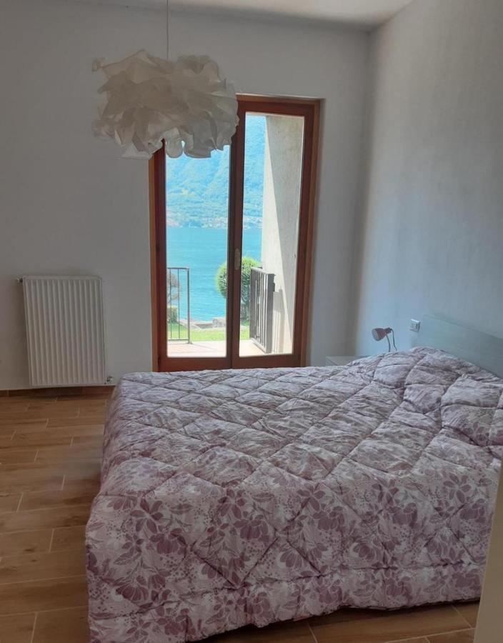 Big Apartment With Lake View And Two Bedrooms Sala Comacina Bagian luar foto