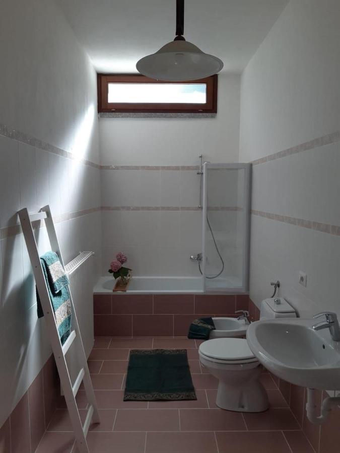 Big Apartment With Lake View And Two Bedrooms Sala Comacina Bagian luar foto