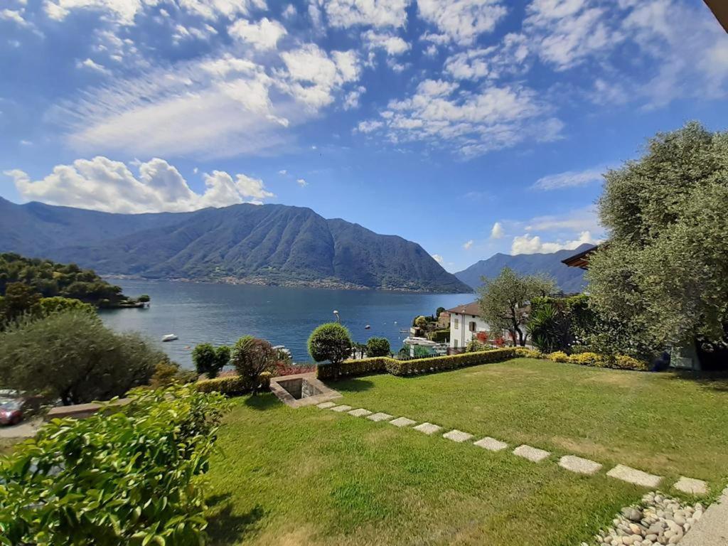 Big Apartment With Lake View And Two Bedrooms Sala Comacina Bagian luar foto