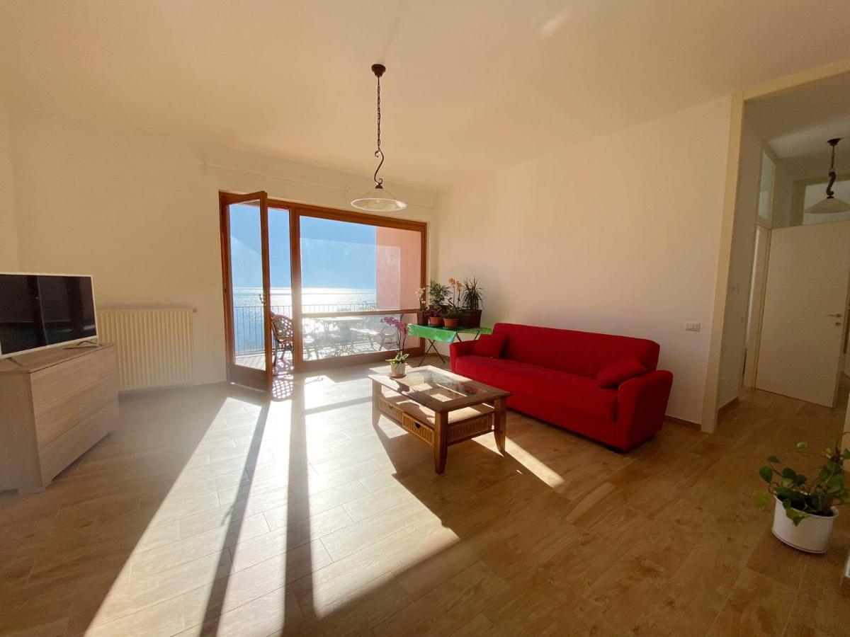Big Apartment With Lake View And Two Bedrooms Sala Comacina Bagian luar foto