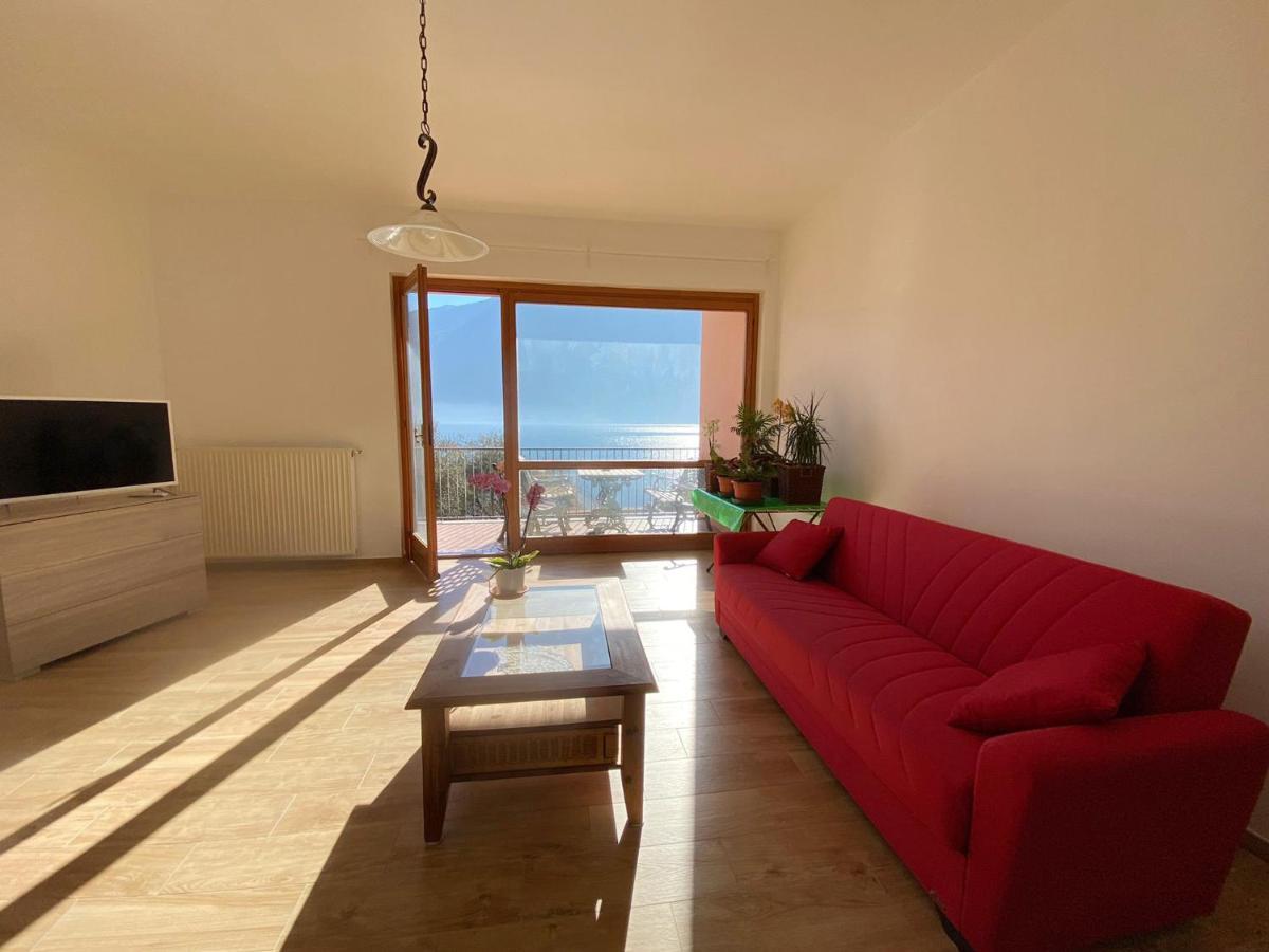 Big Apartment With Lake View And Two Bedrooms Sala Comacina Bagian luar foto