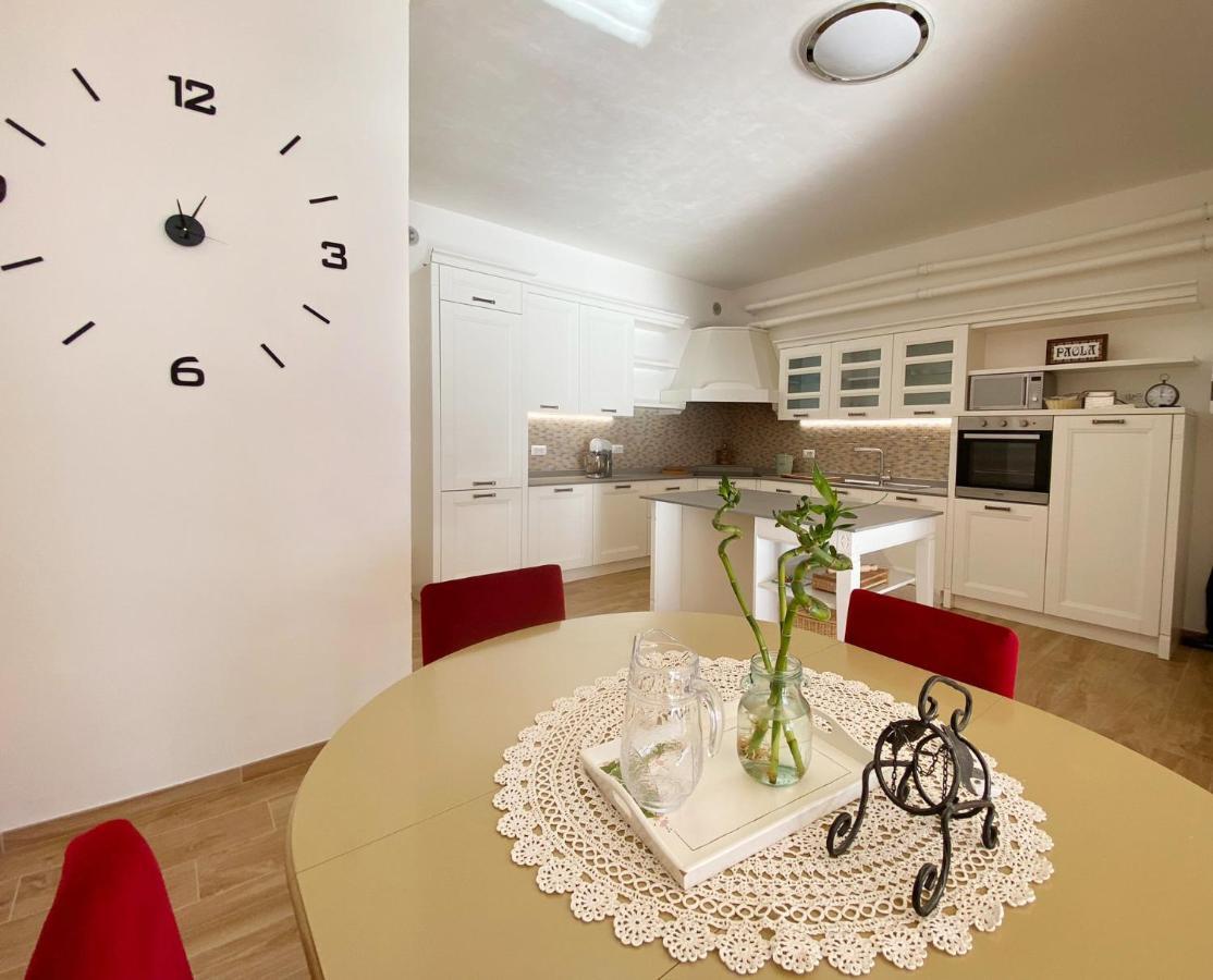 Big Apartment With Lake View And Two Bedrooms Sala Comacina Bagian luar foto