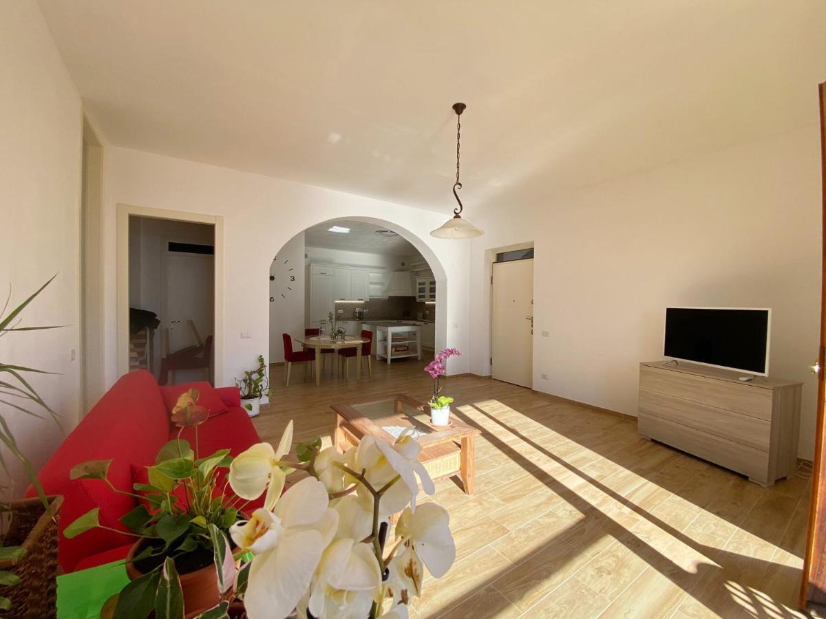 Big Apartment With Lake View And Two Bedrooms Sala Comacina Bagian luar foto