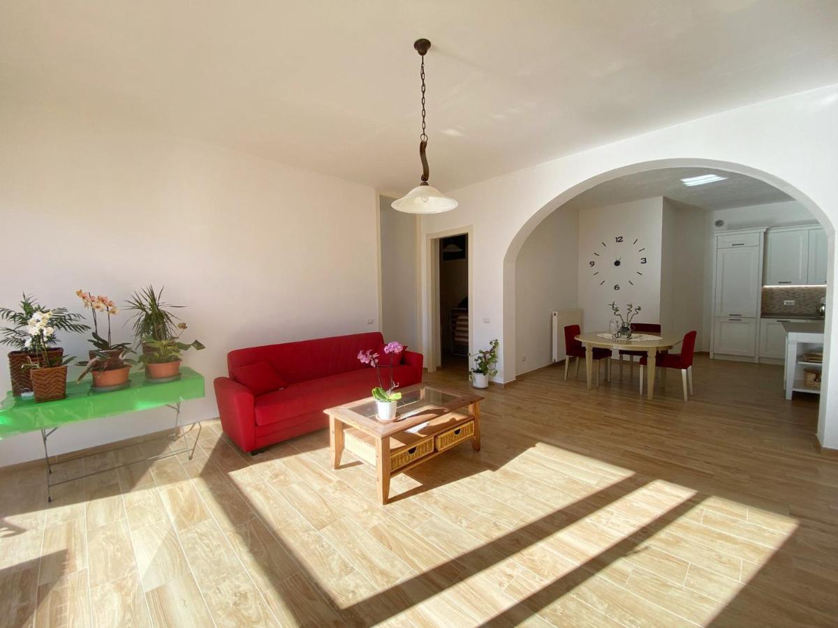 Big Apartment With Lake View And Two Bedrooms Sala Comacina Bagian luar foto
