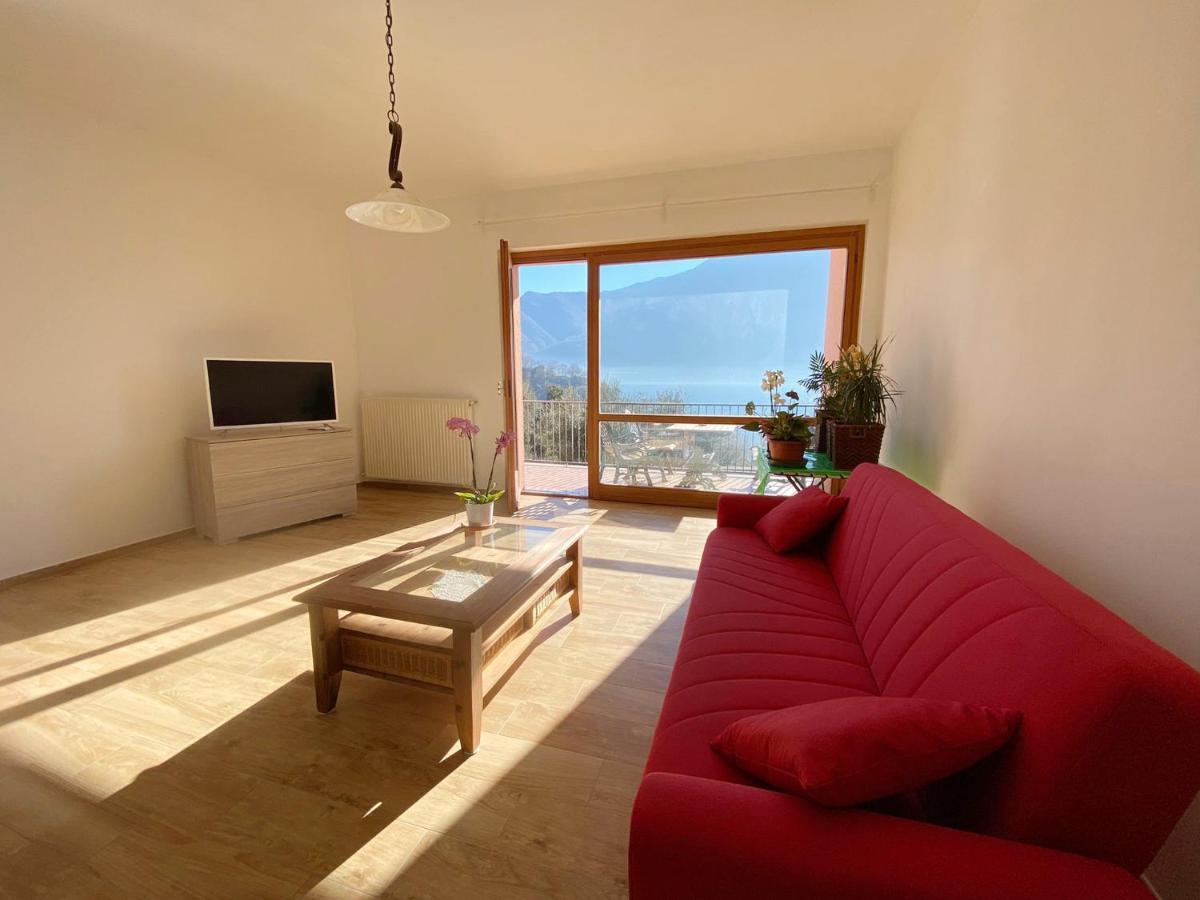 Big Apartment With Lake View And Two Bedrooms Sala Comacina Bagian luar foto