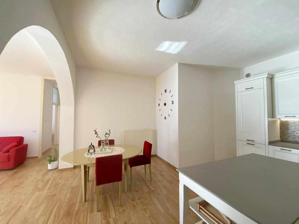 Big Apartment With Lake View And Two Bedrooms Sala Comacina Bagian luar foto