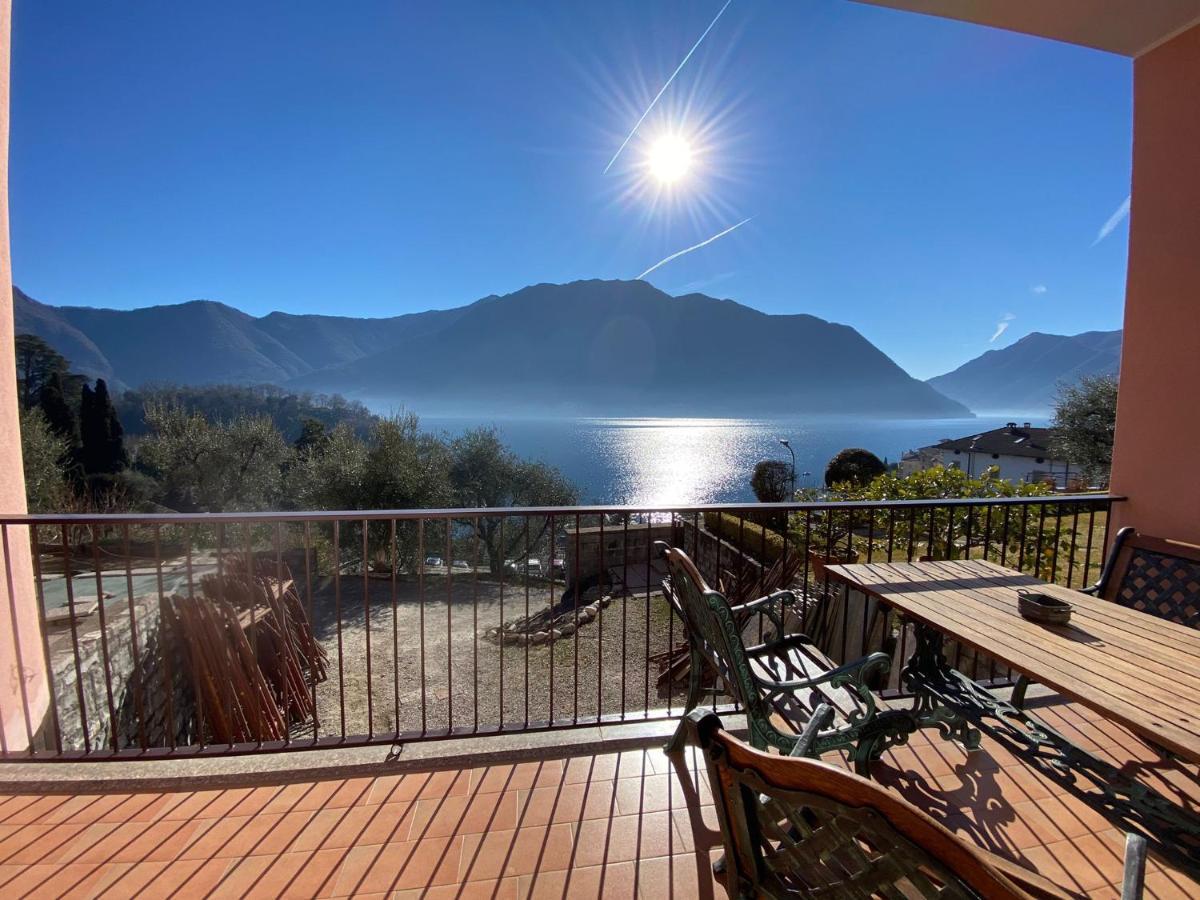 Big Apartment With Lake View And Two Bedrooms Sala Comacina Bagian luar foto